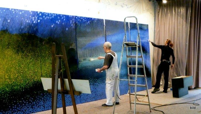 Beim Malen der 'Schwebe' 2010 · Ζωγραφίζοντας τήν "Αιώρηση".