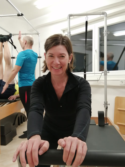 Teilnehmerin beim Pilates Geräte Training von Daniela Sauter und Michael Mann in Lindau am Bodensee