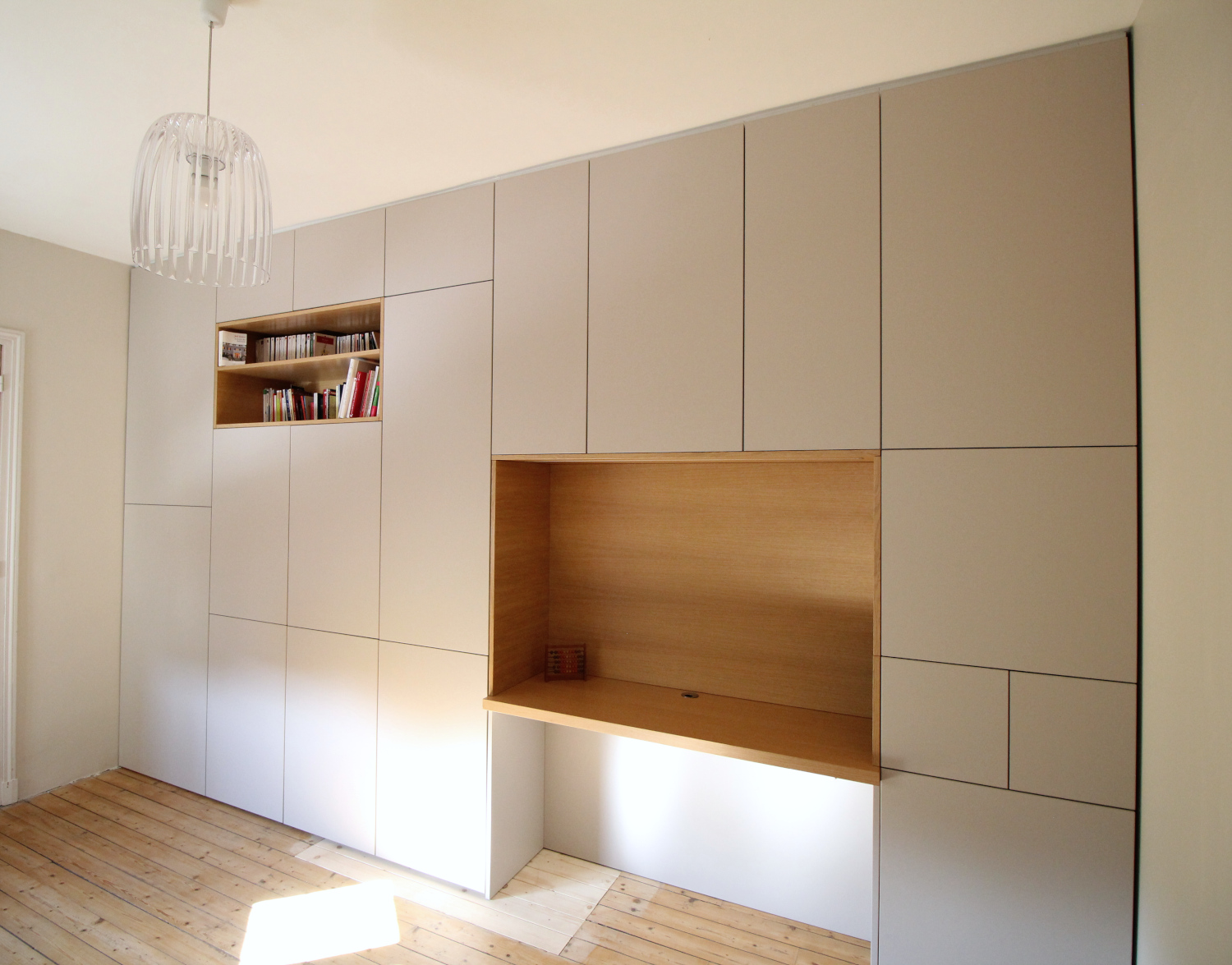 Mur de rangements avec bureau intégré Ma Jolie Maison, architecture d