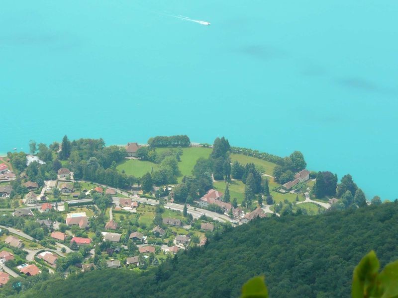 Pour la maison de Dimitri, je voulais trouver un endroit superbe, pas trop loin du lieu de la LMD que je situe dans Annecy-le-Vieux, dans la zone des Glaisins. Chavoire était la solution parfaite.