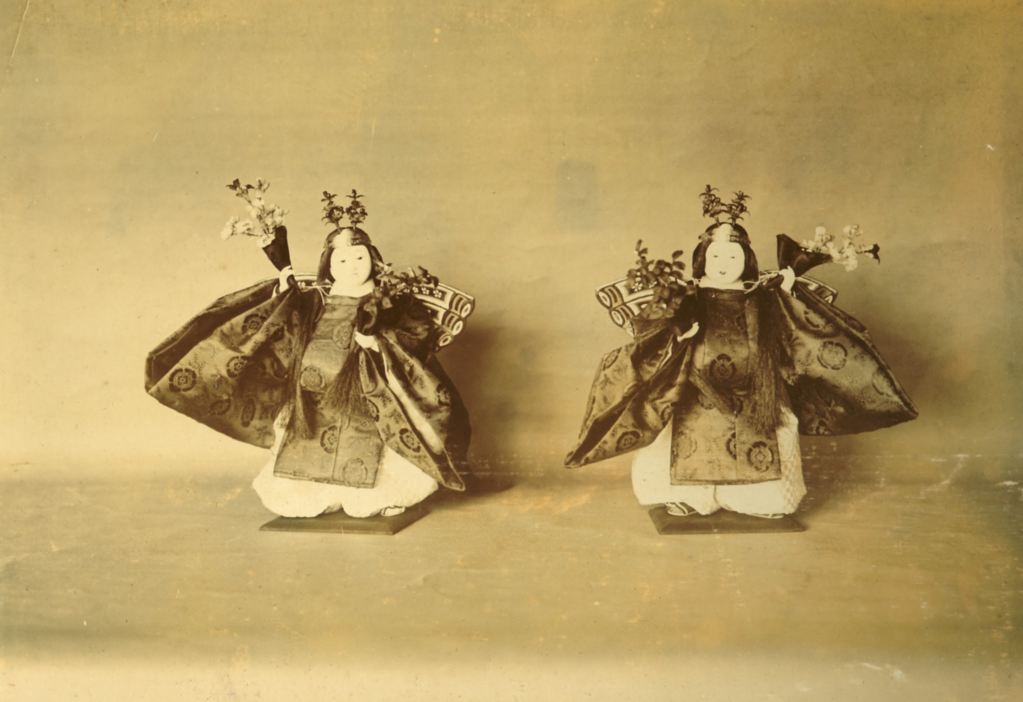 青海波　　雅楽　　木目込人形 舞楽「青海波」Bugaku Seigaiha, Gagaku - YouTube