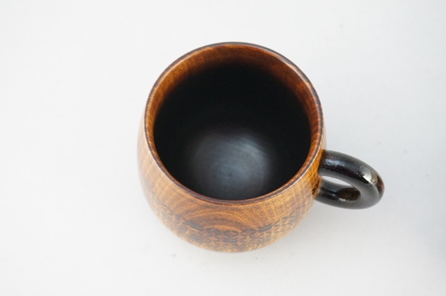 【お客様の声】ヒビが入り、飲み物を注ぐと「ジーと音が鳴るマグカップ」