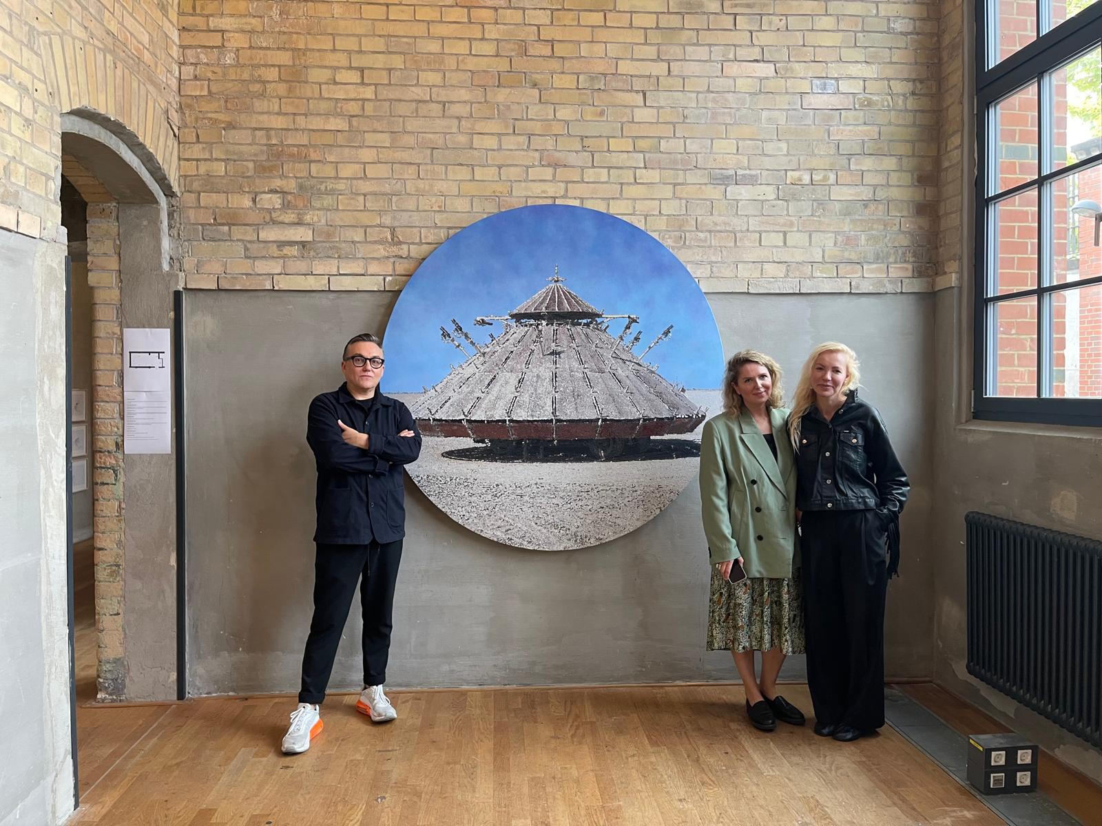Die Kurator:innen von The Big Fatigue: Grigori Dor, Victoria Rosenman und Mascha Naumova