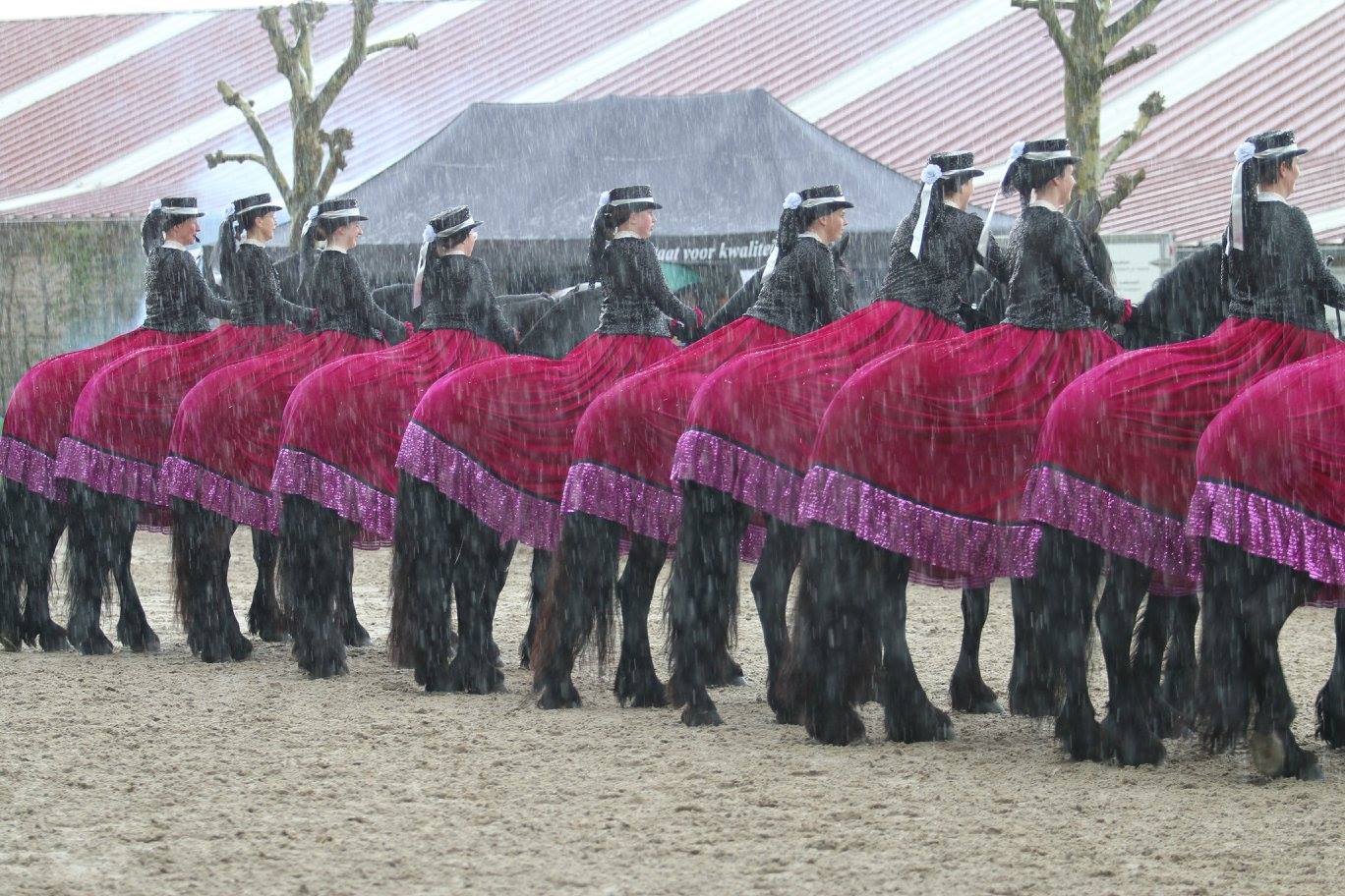 Show 17 april Kasterlee België zelfs in de regen rijden wij vrolijk verder.. 