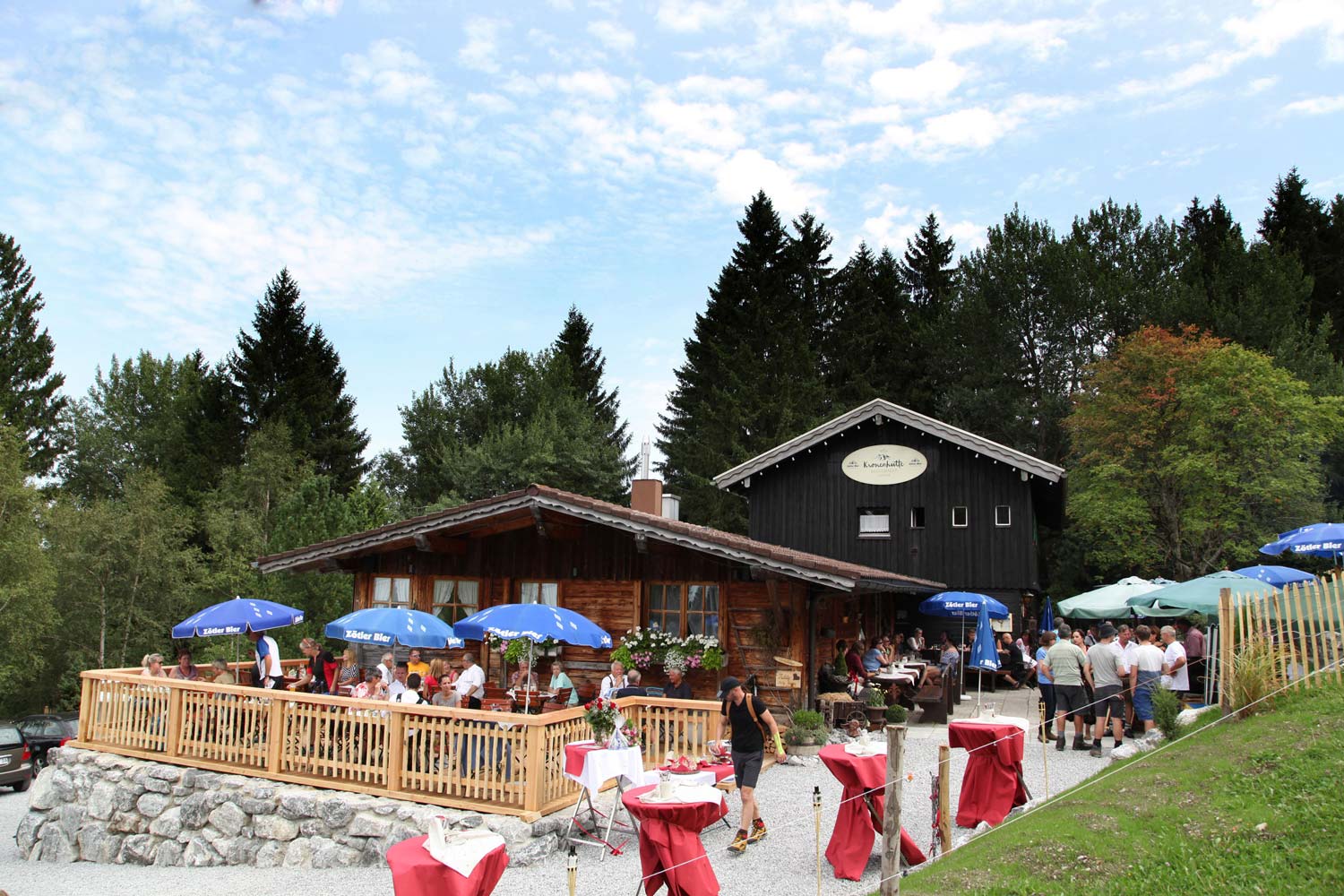 Brotzeit auf der Berghütte