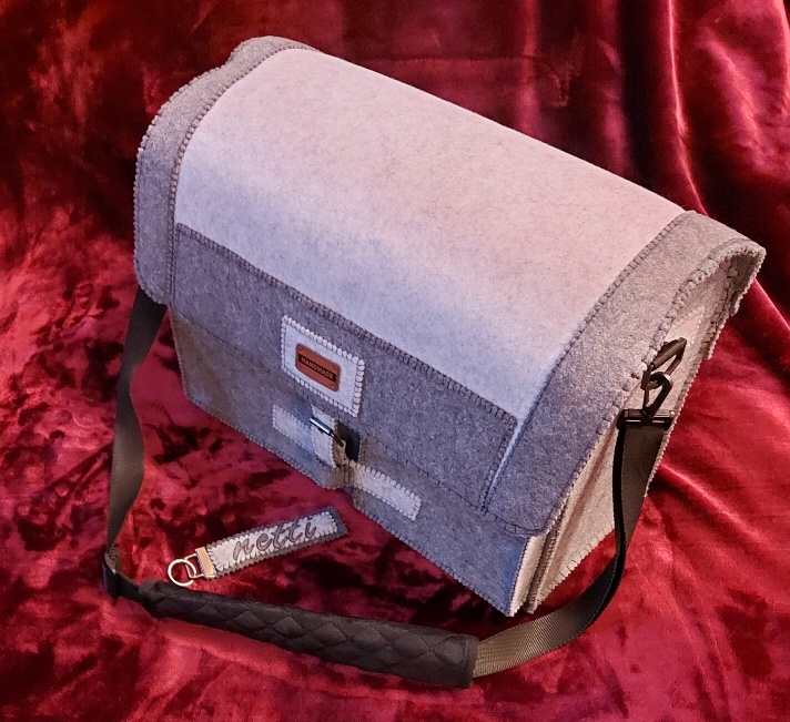 Schultertasche