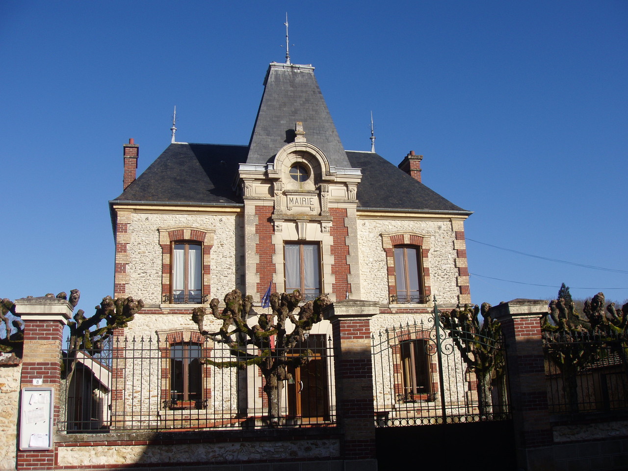 LA MAIRIE DE TILLY