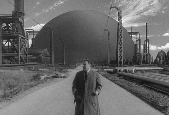 Szenenfoto aus dem Film "Feinde aus dem Nichts" (Quatermass 2, GB 1957) von Val Guest; Brian Donlevy