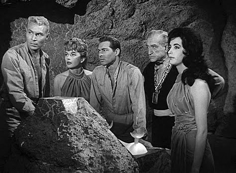 Szenenfoto aus dem Film "The Phantom Planet" (USA 1961) von William Marshall; Dean Fredericks, Coleen Gray, Anthony Dexter,Francis X. Bushman und Dolores Faith