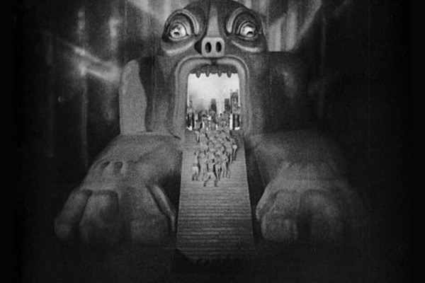 Die M-Maschine frisst die Arbeiter in Metropolis (Deutschland 1927) von Fritz Lang