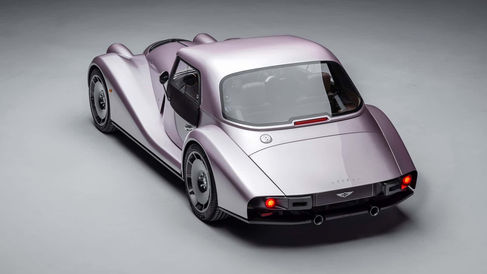 Morgan Supersport im Studio von hinten