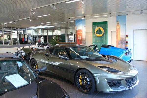 Merz & Pabst Showroom mit Lotus Evora