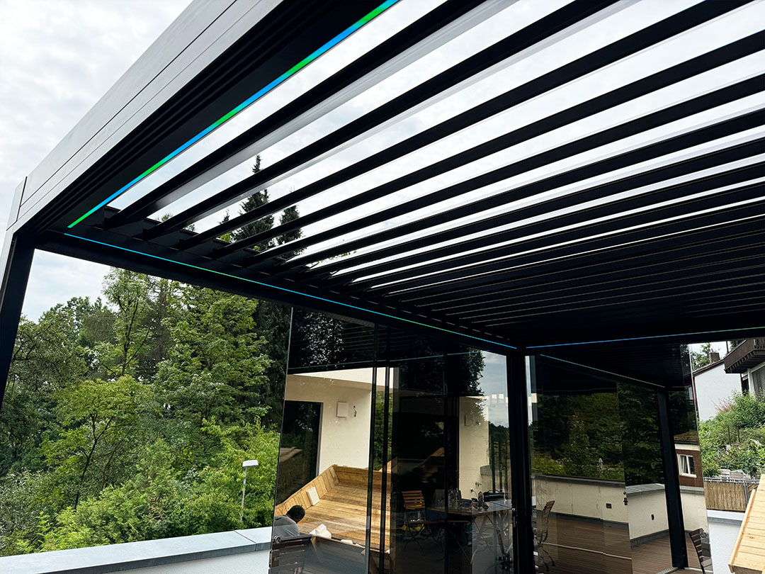 Pergola mit Beleuchtung und Terrassenheizung und Verglasung wird zu Kaltwintergarten in Deggendorf