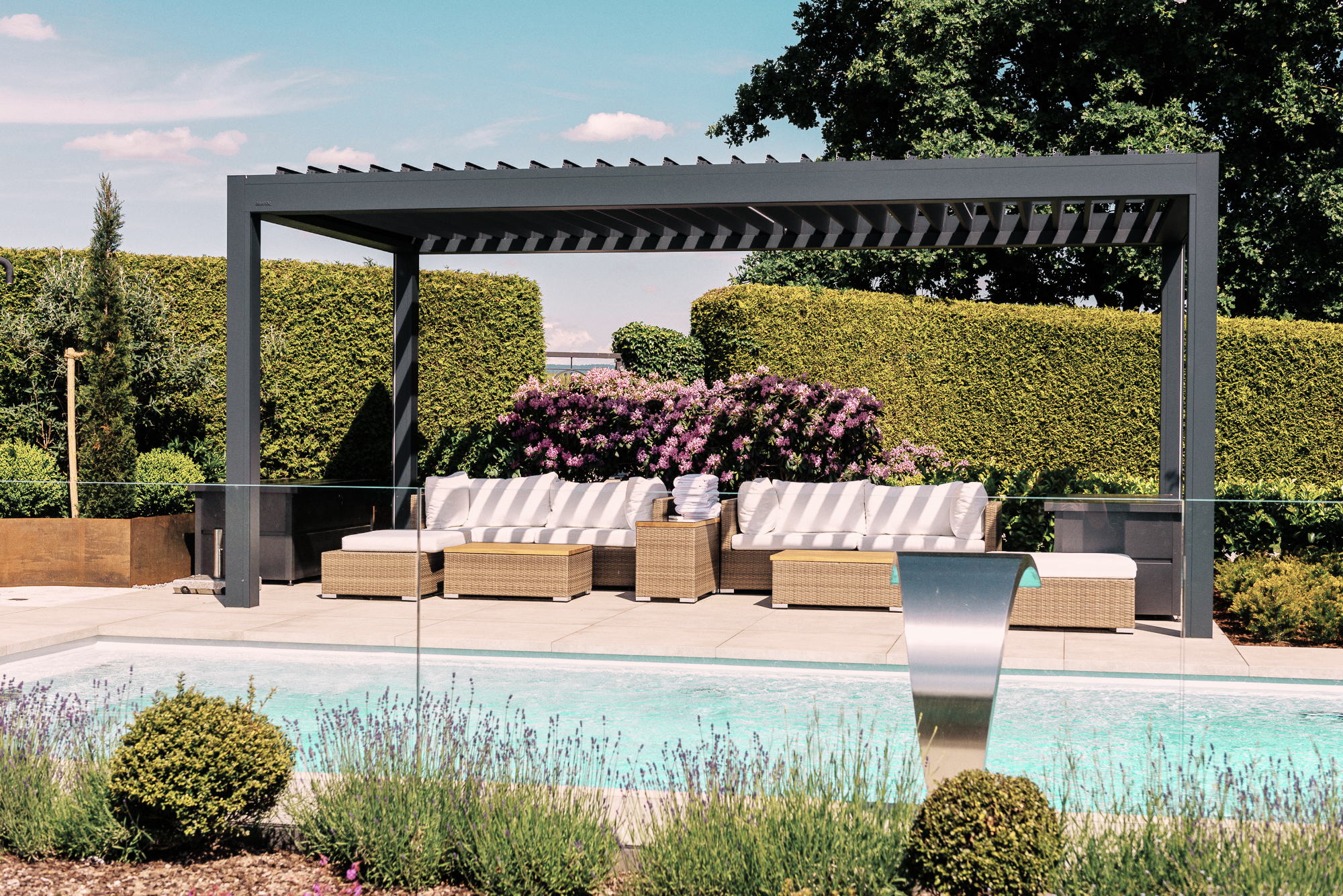 Sonnenschutz im Garten am Pool freistehend in Passau 