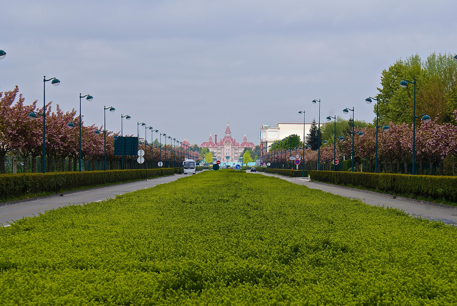Sans titre, Série Monuments et Institutions, Marne la Vallée, A. Figgis 2013