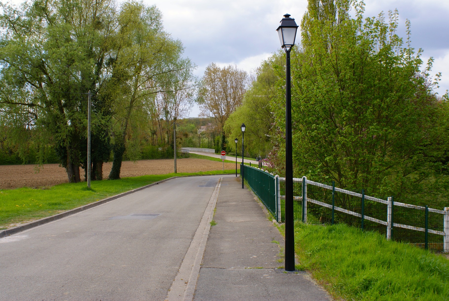 Sens interdit, Série ville et campagne, Feucherolles, A. Figgis 2013
