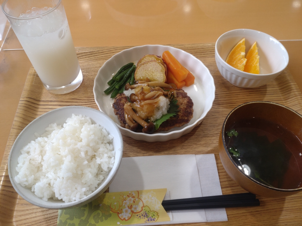 キッチン＆カフェ『カナン』のハンバーグ定食（ドリンクバー付き）