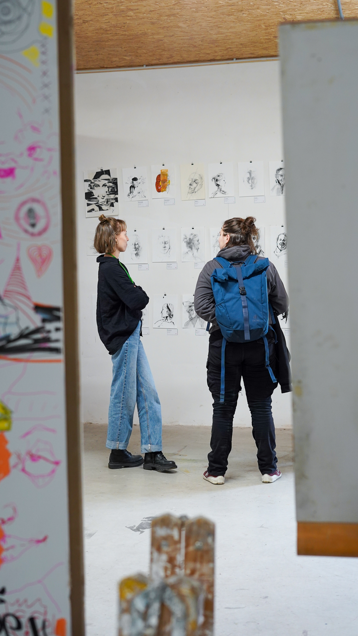 Jana sucht den Austausch mit den Betrachtern ihrer Kunst