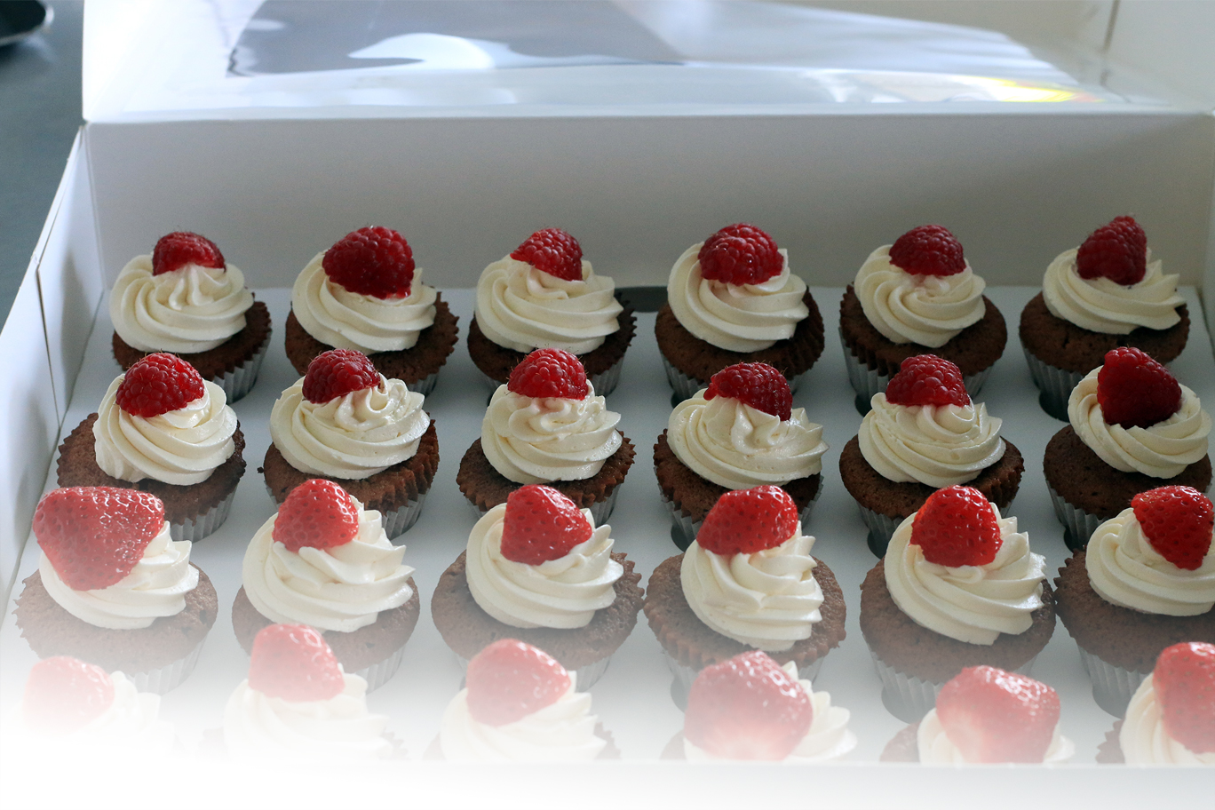 Boite de 24 mini cupcakes à la fraise