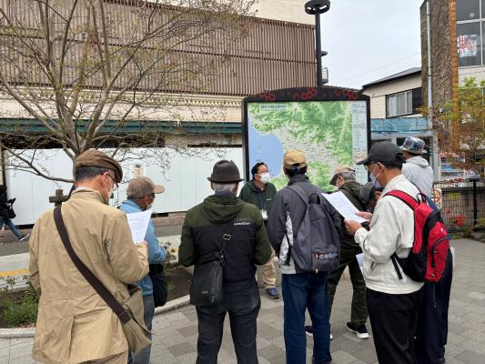 鎌倉駅西口広場より出発