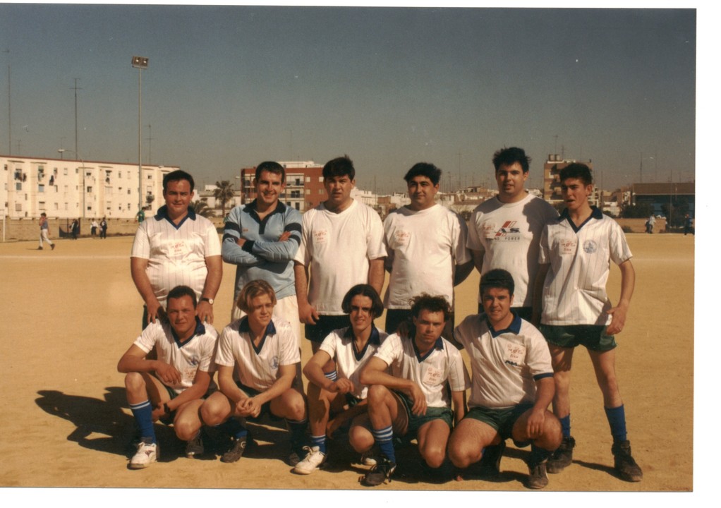 Equipo de solteros partido de futbol en la Fiesta del Feriante