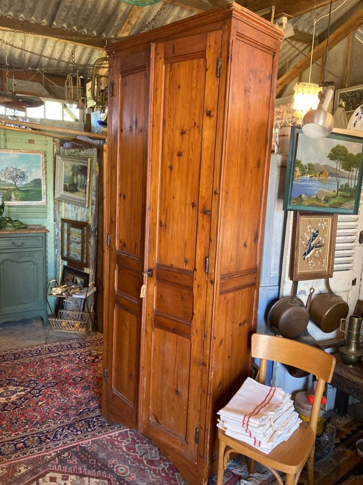 Armoire d’office en pin