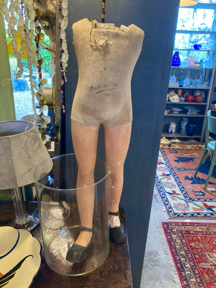 partie du corps d'un mannequin debut 20 ème siècle