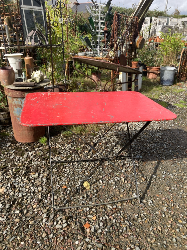 Table en tôle pliante de jardin 