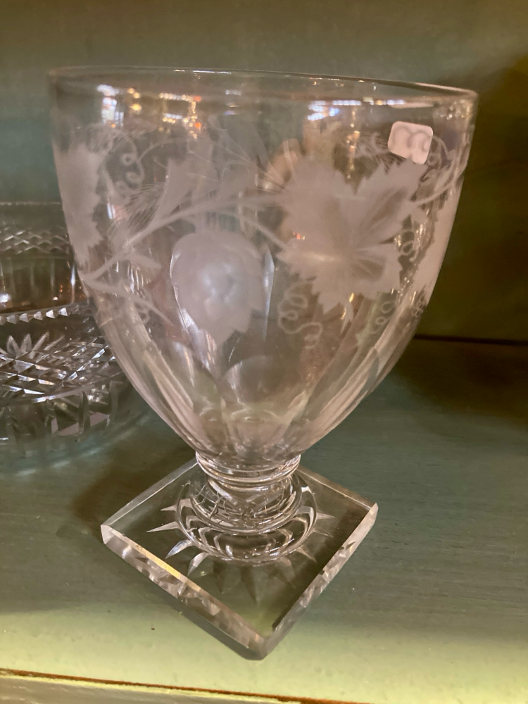 Petit vase en cristal gravé 