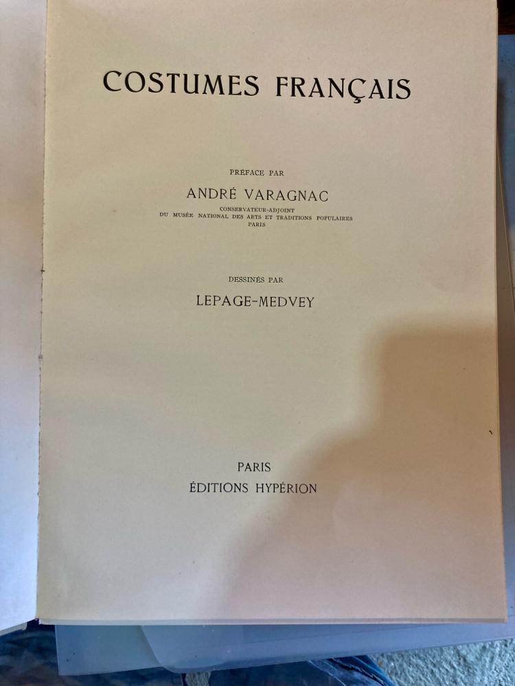 Costumes français 1939 couverture toilée 30€