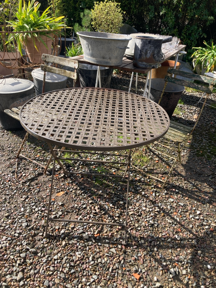 Table en tôle pliante de jardin 