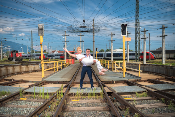 Hochzeitspaarfoto - wenn zwei Eisenbahner sich das Ja-Wort geben ... 
