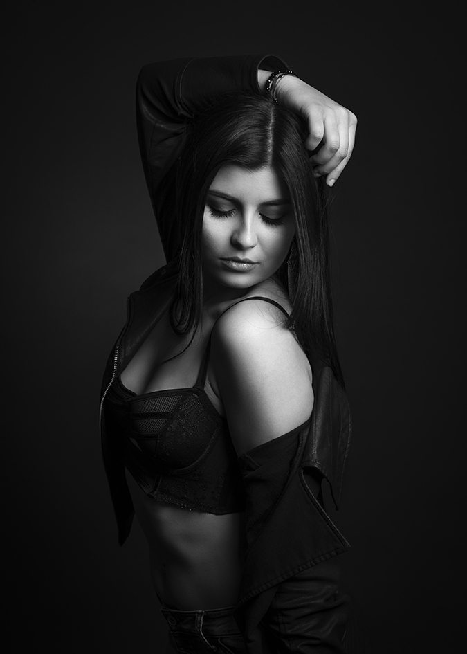 Sensual Foto in Schwarz-Weiß aufgenommen im Fotostudio in Villach