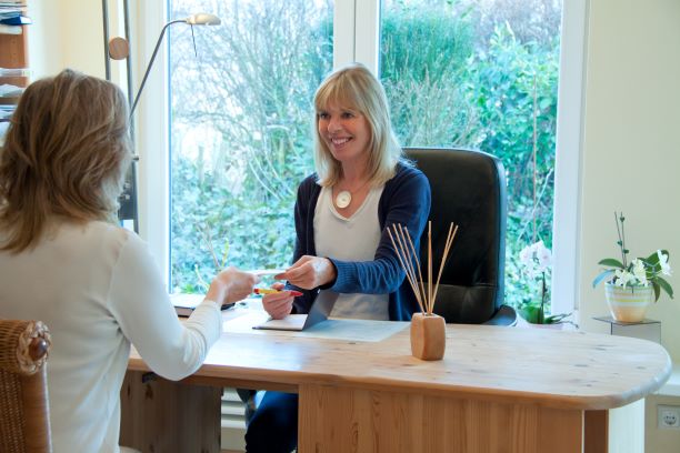 Dagmar Heib coacht Heilpraktiker in zahlreichen Fragen des Marketings. Sie ist Onlinemarketing Managerin und Gesundheitsredakteurin.