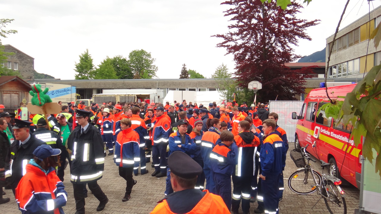 Aufstellung zur Parade zum Oberstdorfer Haus