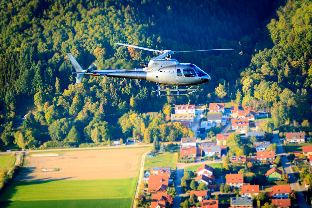 exklusiver helikopterflug zum gut schmelmer hof bayerischer wald heli s t e p hubschrauberflug