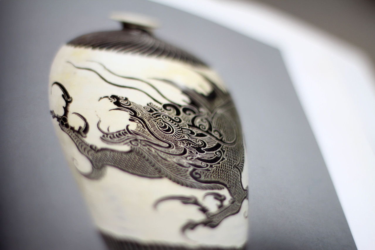 黒化粧掻き落とし - 陶芸 八幡工房