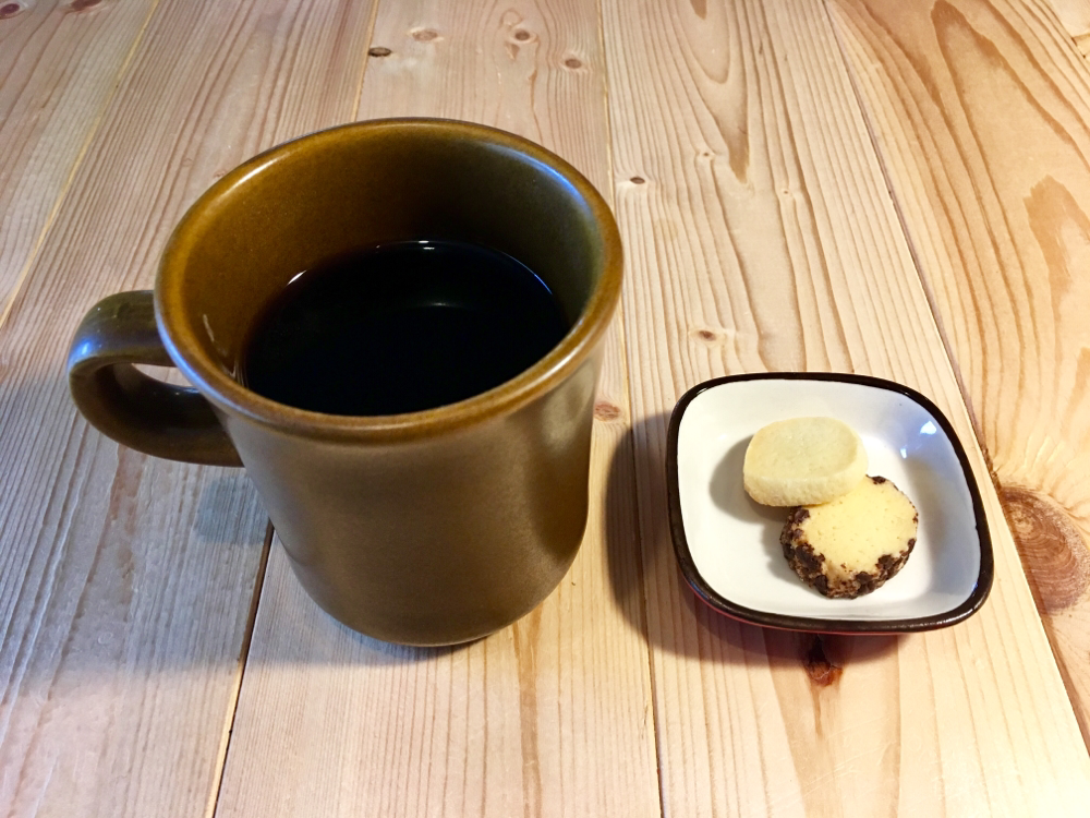 いとまるcafe / ホットコーヒーとクッキーと