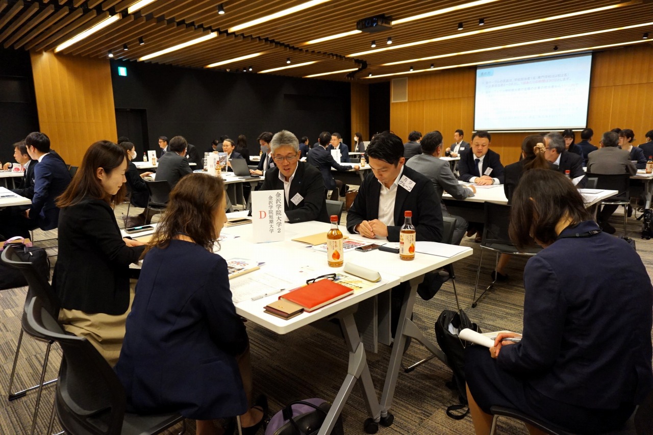 R6『大学等と企業との就職に関する情報交換会』が開催されました