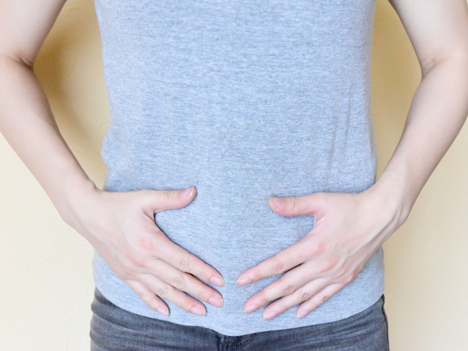 「なんだか胃が重い…」食欲がわかない時に見直したい【内臓冷え】