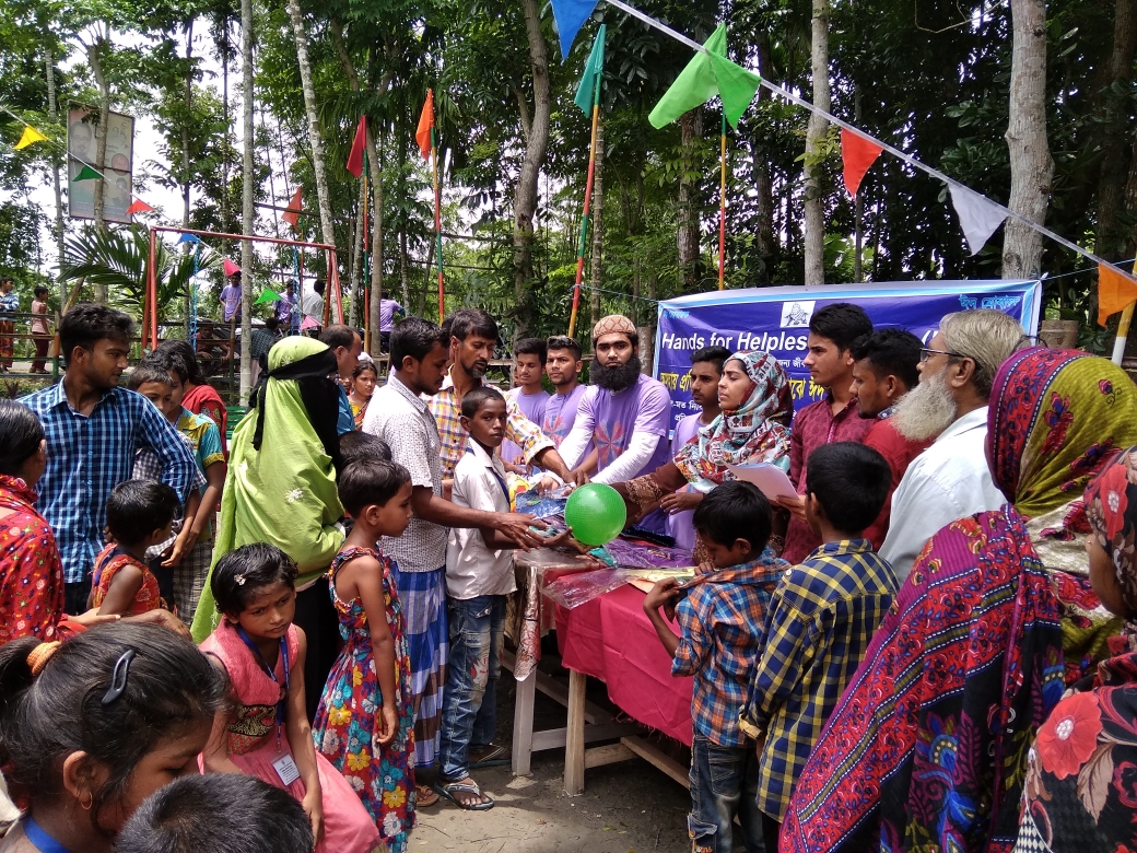 সামাজিক সংগঠন Hands for helpless people এর  উদ্যোগে প্রতিবন্ধী বাচ্চাদের মাজে ঈদ বস্ত্র  এবং খেলনা বিতরন।