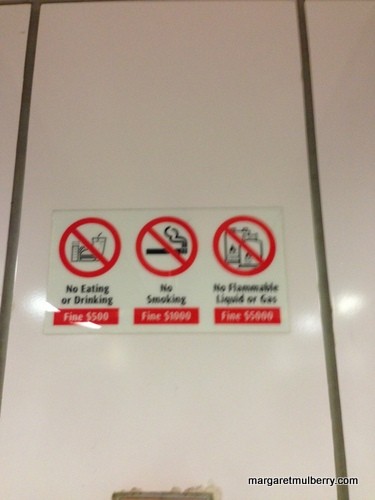 NO　EATING　DRINKING　SMOKING　FLAMMABLE　GAS