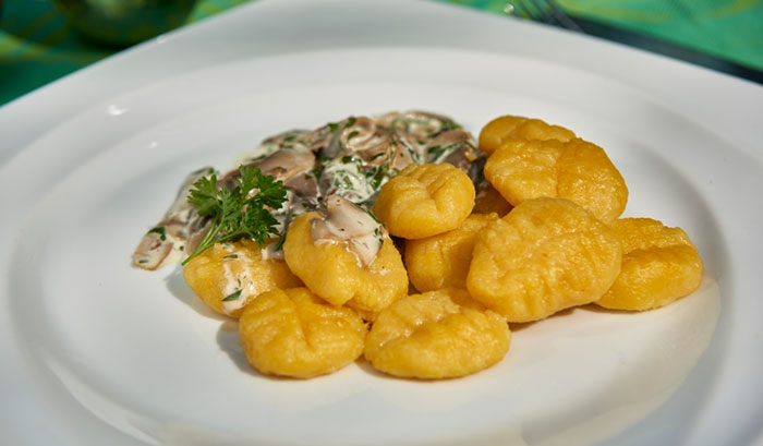 Kürbisgnocchi mit Kräuterpilzen