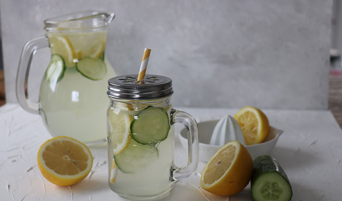 Zitronenlimonade mit Gurke