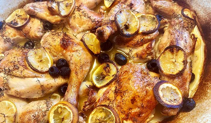 Sommerliches Zitronenhuhn mit Thymian und Oliven