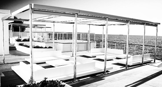 Salon de Jardin Polyester lignes épurées Villa Cap d'Antibes