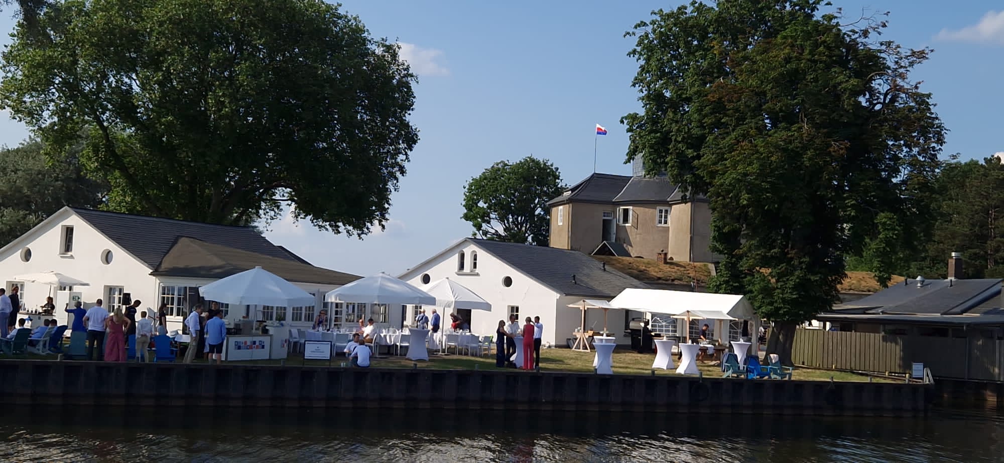 Wilhelmstein mit dem Boot umrunden