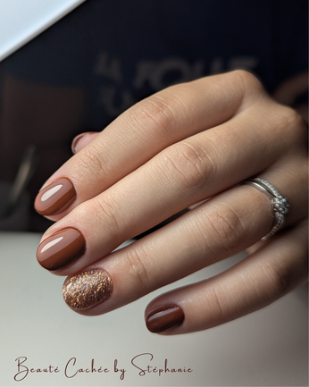 Vernis semi permanent marron Salon Beauté Cachée by Stéphanie La Ravoire
