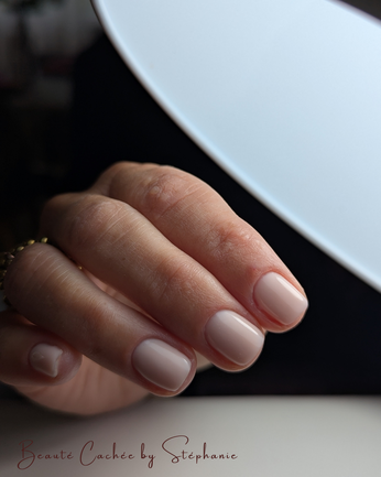 Ongles nude carré Esthéticienne La Ravoire