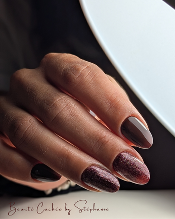 Pose ongles marrons gel Beauté Cachée by Stéphanie La Ravoire